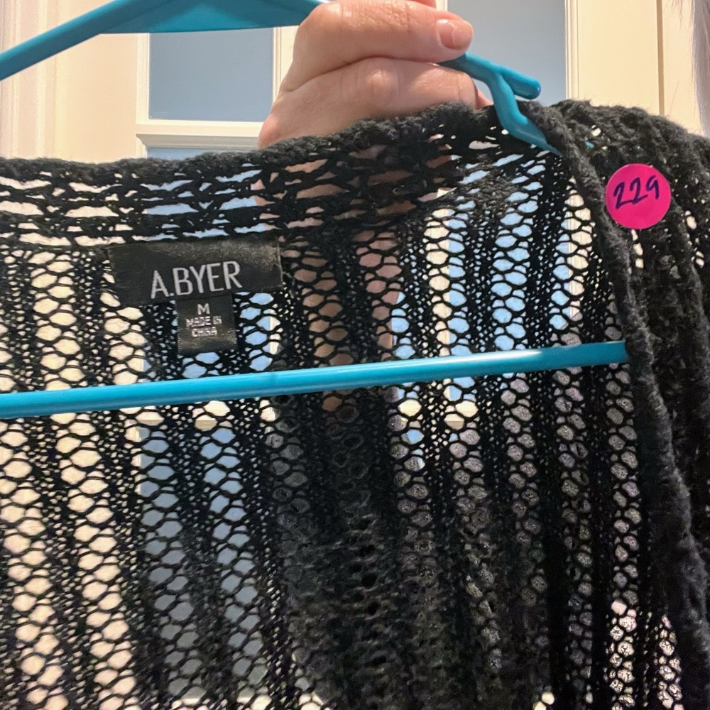 🖤 Cropped Cardigan 🖤 - Picture 2 of 2